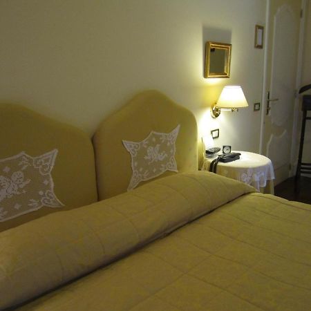 Hotel Villa Castellani Mogliano Стая снимка