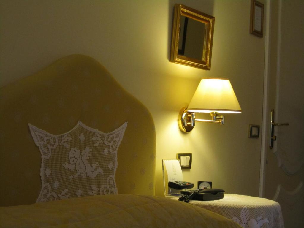 Hotel Villa Castellani Mogliano Стая снимка